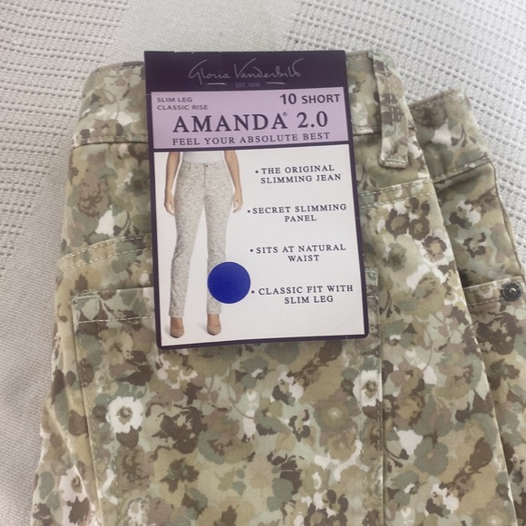 Gloria vandersilt - Picture 2 of 4